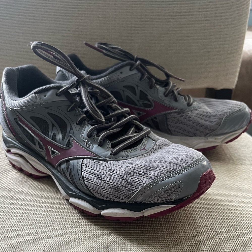 Mizuno Wave Inspired 14